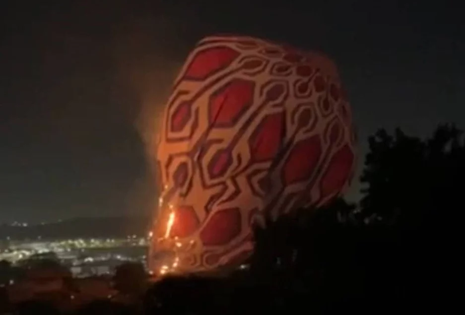 Um grande balão pegou fogo e caiu no Parque Ibirapuera, em São Paulo, em 28/7/2024. Por sorte, ninguém ficou ferido e o dano foi pequeno porque uma equipe de bombeiros civis da área verde agiu rapidamente quando o balão caiu na copa de uma árvore, evitando a propagação das chamas. 