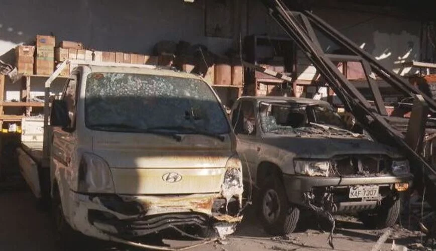 Entre as perdas sofridas pelo proprietário, estão veículos no valor total de R$ 150 mil. Todos os materiais armazenados no depósito também foram queimados. E não havia seguro. 