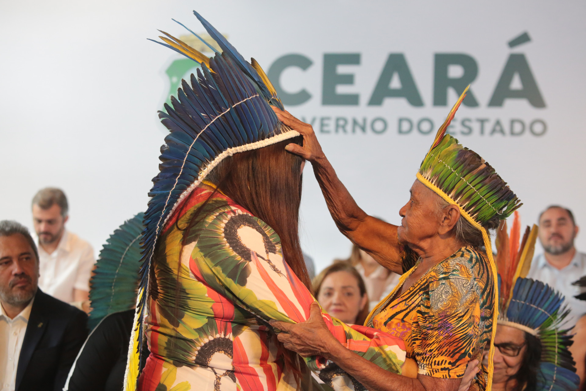 FORTALEZA-CE, BRASIL, 31-07-2024: Juliana Alves, secretária dos Povos Indígenas. Elmano de Freitas, governador, assina a Posse de 146 professores de escolas indígenas do Ceará. Palácio da Abolição.
(foto: Fabio Lima/ OPOVO)