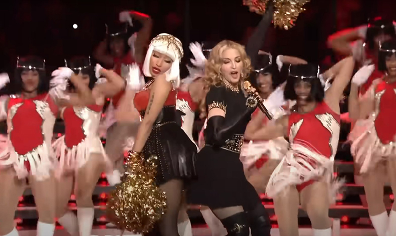 Carregada por soldados em cima de um trono, em referência à Roma Antiga, Madonna levou o público ao delírio em um espetáculo memorável em 2012, no Super Bowl 46. L.M.F.A.O, Cee Lo Green e as cantoras Nicki Minaj e M.I.A também participaram do show.
