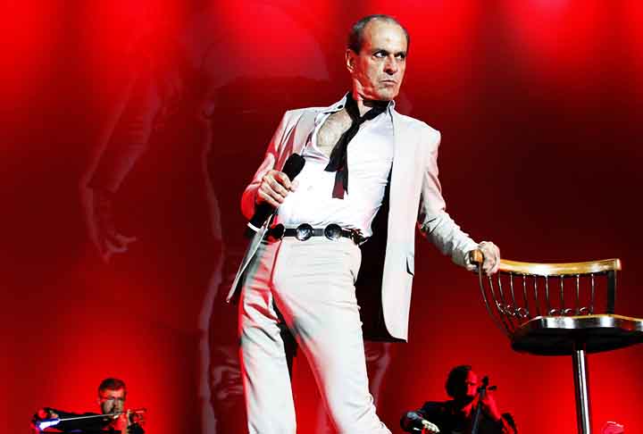 O grupo teve vida curta. Logo após o lançamento do segundo álbum, “Flores Astrais”, também com muitos versos de poetas famosos musicados, a banda se desfez. Em especial por divergências de Ney com João Ricardo.
