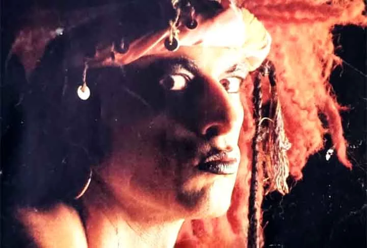 Em apenas dois meses, o primeiro disco do Secos e Molhados vendeu mais de 300 mil cópias e tornou-se um clássico da música nacional. O álbum traz hits  como “Sangue Latino”, “O Vira” e “Rosa de Hiroshima” (em cima da letra do poema de Vinícius de Moraes).
