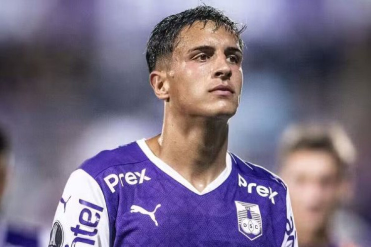 Uruguaio chegou ao Rio de Janeiro nesta quarta-feira para ser o quinto reforço do Tricolor neste segundo semestre