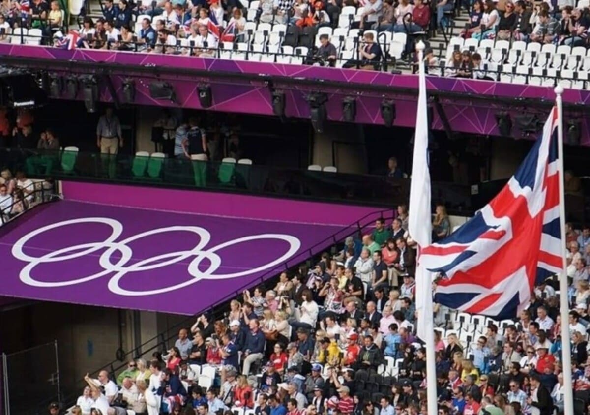 O Reino Unido é o único a já ter recebido a Olimpíada três vezes. A capital Londres, na Inglaterra, foi palco em 1908, 1948 e 2012. 