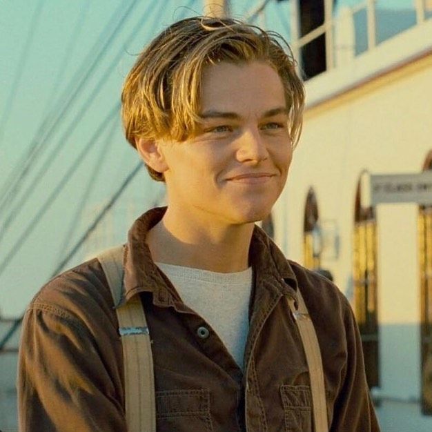 Prova disso foi o leilão, em novembro de 2023, da roupa usada por Leonardo DiCaprio para interpretar  Jack no filme Titanic (1997). Diferentemente de outras pessoas mostradas no filme (e que existiram de verdade), Jack é um personagem fictício. Mesmo assim, atraiu enorme interesse no leilão. 
