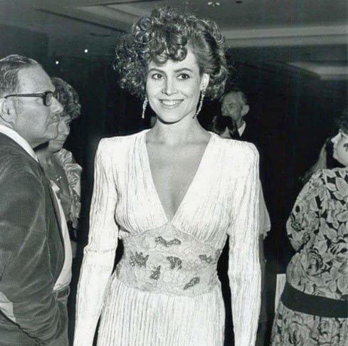 Após terminar a faculdade, ela se mudou para Nova York para estudar atuação na prestigiada escola de atuação Actors Studio.