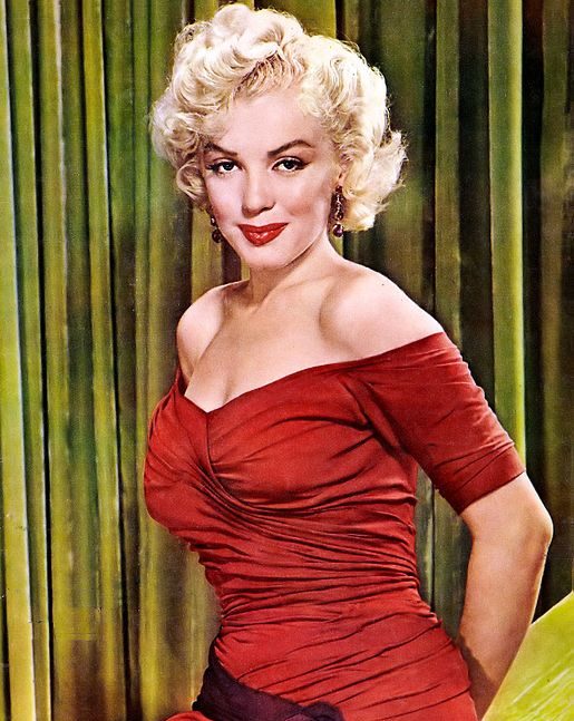 Os problemas emocionais de Marilyn fizeram com que ela recorresse a remédios. Em 5/8/1962, ela foi encontrada morta, no quarto de sua casa em Los Angeles, e o laudo apontou excesso de barbitúricos. 