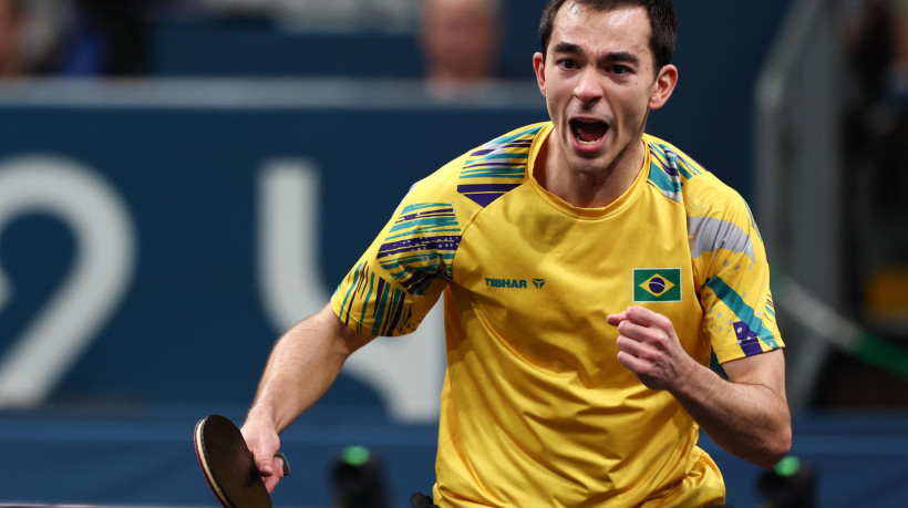 Hugo Calderano durante semifinal do tênis de mesa