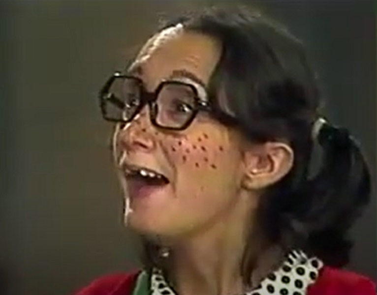 Curiosidade 7: A atriz que vivia Chiquinha ficou grávida durante o seriado. Por isso, em certo período da série, Chiquinha não aparecia mais nos episódios