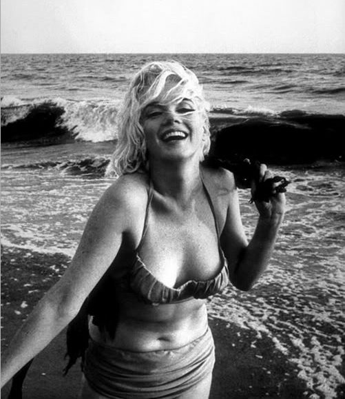 Paralelamente à carreira nas telas, Marilyn tinha uma vida amorosa de altos e baixos, com relacionamentos conturbados.