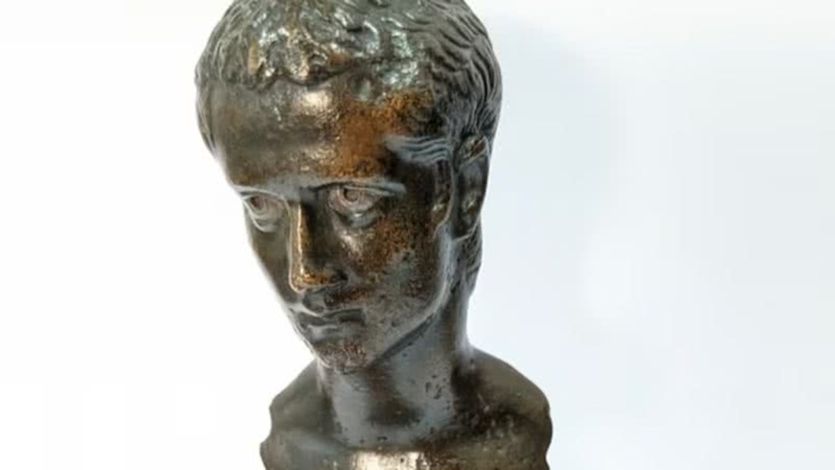 “A descoberta do busto de Calígula é um acontecimento emocionante”, declarou ao Daily Mail a pesquisadora, que é curadora da Strawberry Hill House, em Londres, e empreendia uma busca pelo objeto há uma década. 

