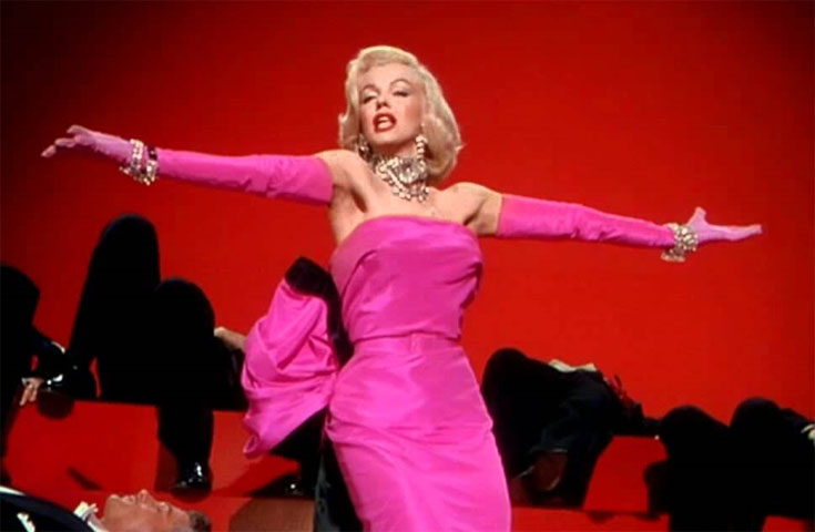 Monroe morreu precocemente no dia 4 de agosto de 1962 e marcou a história do cinema como o maior símbolo sexual de todos os tempos. Relembre a vida dessa diva de Hollywood! 