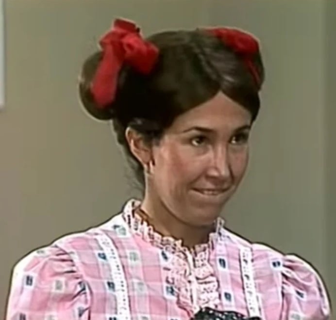 Curiosidade 3: Pópis deixou de ser fanha por causa de um telespectador. Uma das marcas da personagem Pópis era a voz anasalada, mas Roberto Bolaños mudou isso. 