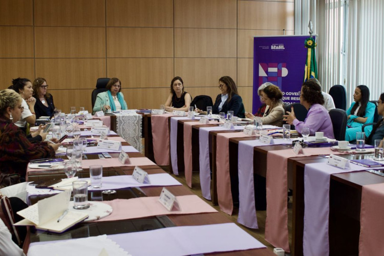 Governo quer apoio de times de futebol contra feminicídio