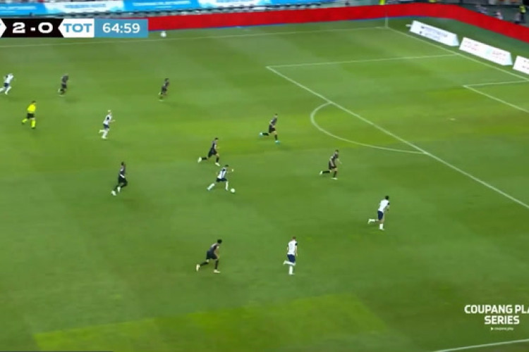 Pedro Porro marca golaço pelo Tottenham contra Bayern