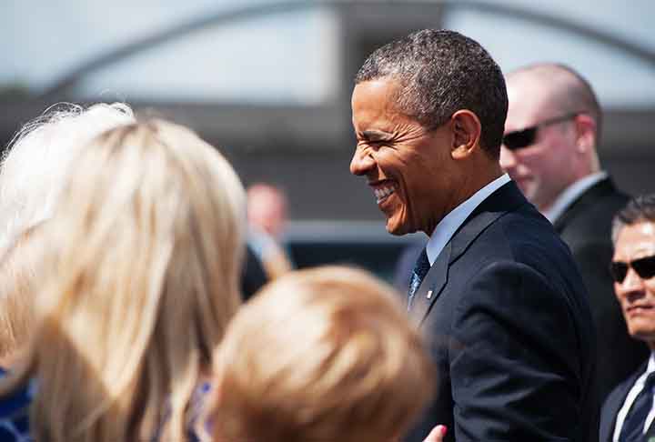 A campanha de Obama era formada por três pilares e foi construída em cima do slogan “Yes, We Can” (Sim, Nós Podemos): o fim da guerra no Iraque, a autossuficiência energética dos Estados Unidos e a universalização dos serviços de saúde no país. 