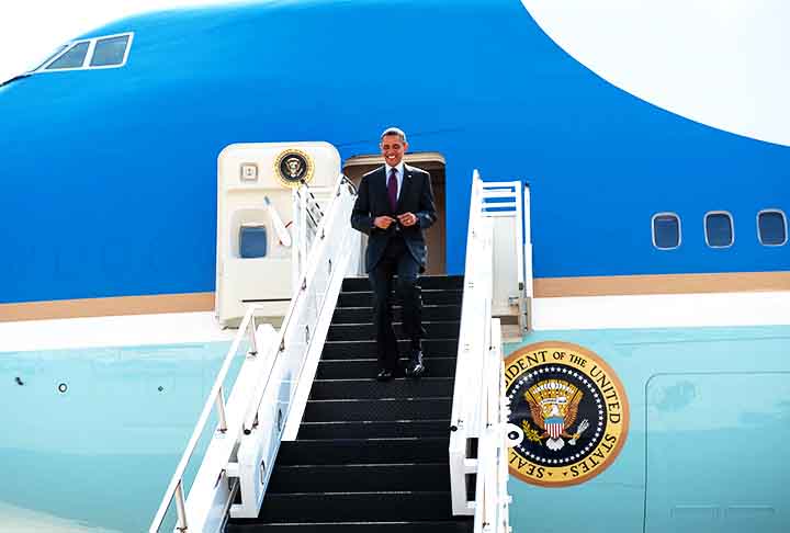 Dessa forma, Obama começou sua campanha presidencial em 2007, e em 2008, depois de uma acirrada disputa nas primárias do partido com Hillary Clinton, conseguiu apoio suficiente para ganhar a nomeação do Partido Democrata para a presidência dos Estados Unidos.