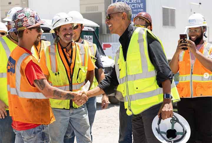 O político autorizou uma intervenção armada na Guerra Civil Líbia e ordenou uma operação militar no Paquistão que resultou na morte de Osama bin Laden.