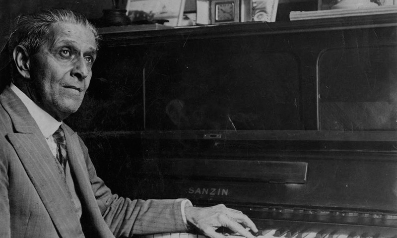 ERNESTO NAZARETH (1863-1934) - MAXIXE - Compositor e pianista, um dos grandes nomes do maxixe. Fã de Chopin, Nazareth apresentava-se em salas de cinema. Era nome aguardado no Cine Odeon, no Rio de Janeiro. E batizou sua composição mais famosa de Odeon. 