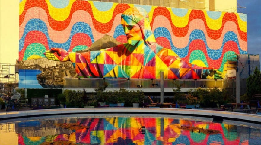 Também com inspiração no Rio de Janeiro, Kobra fez o painel Cristo, na embaixada do Brasil em Tóquio, no Japão. 