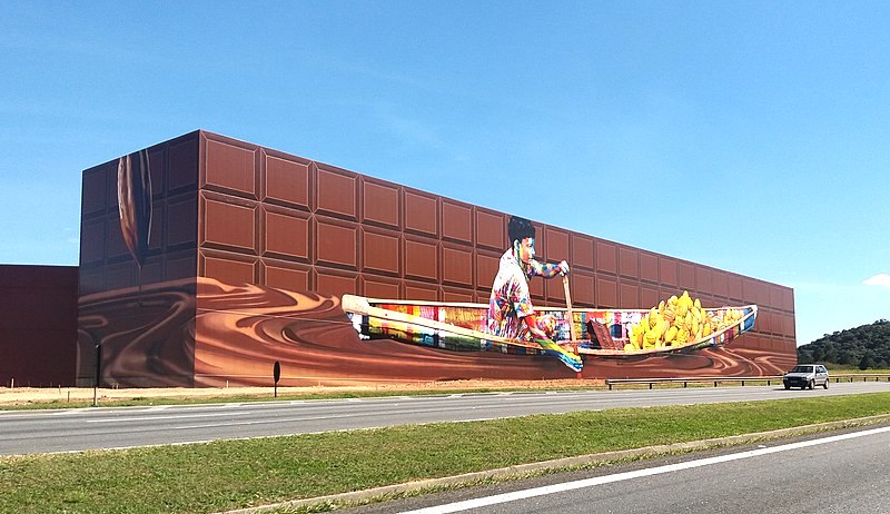 Outro painel gigantesco de Kobra foi feito em 2017, com 5.742 metros quadrados, na fábrica de chocolates Cacau Show, que pode ser admirado por quem passa pela Rodovia Castelo Branco, em Itapevi, São Paulo.