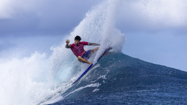 Gabriel Medina luta pelo bronze