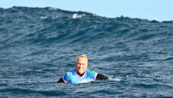 Tatiana Weston-Webb disputa semifinal feminina do surfe na Olimpíada de Paris