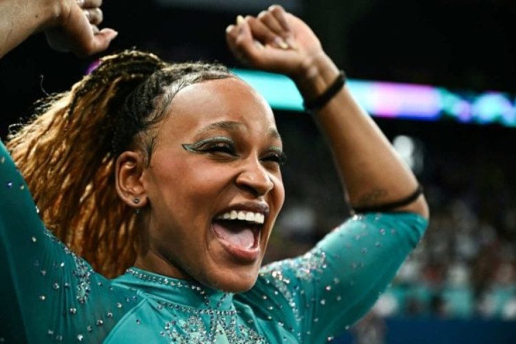 Brasileira supera Simone Biles, garante a sua quarta medalha e se torna a maior atleta brasileira na história