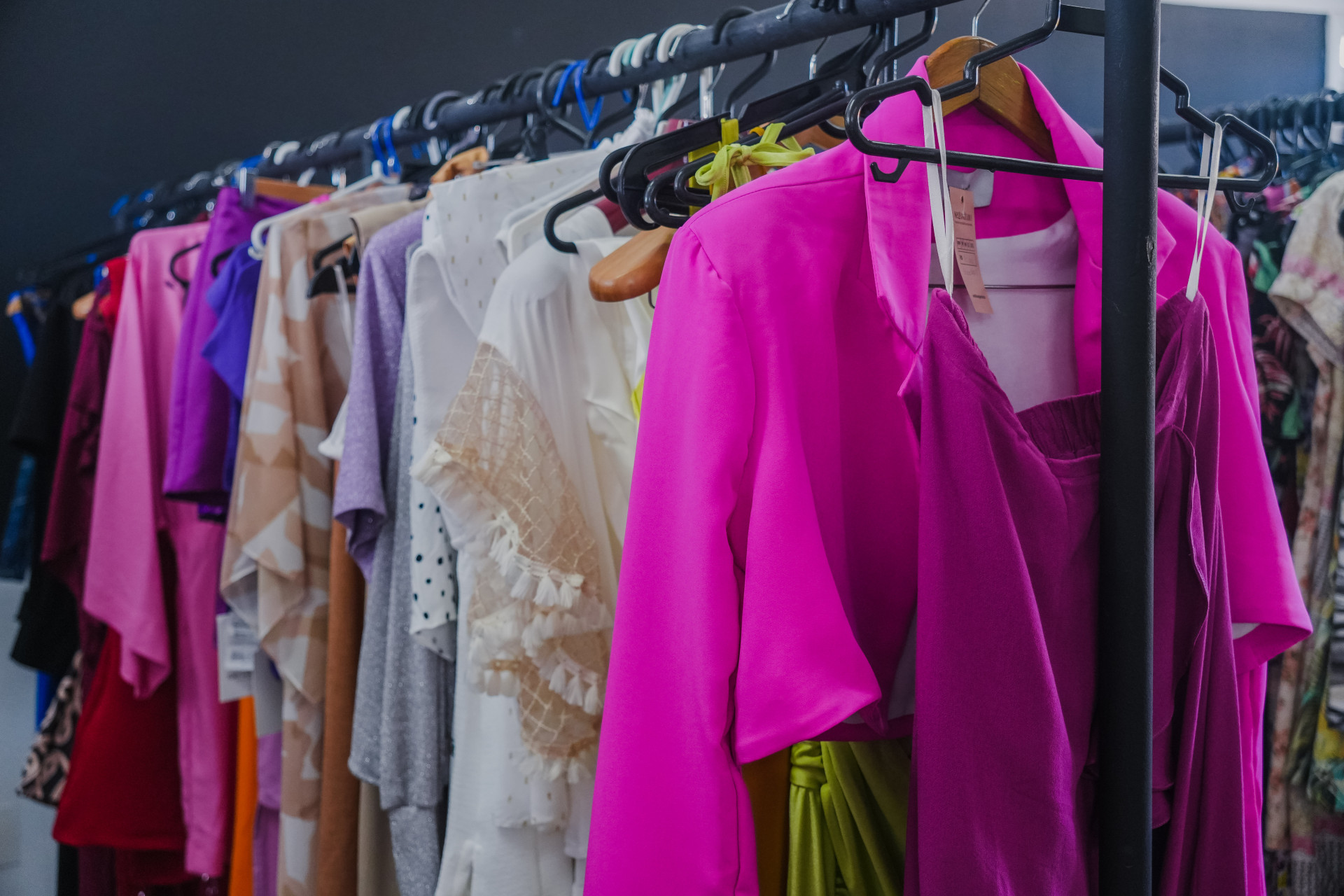 FORTALEZA, CEARÁ, 05-08-2024: Brechós em Fortaleza. Na foto, o brechó da Edisca. (Foto: Fernanda Barros / O Povo) (Foto: FERNANDA BARROS)