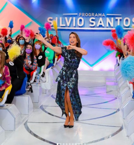 Trabalhando em casa, Silvio mantinha o controle dos negócios com funcionários de confiança tocando o barco. Após uma série de reprises, o Programa Silvio Santos (principal atração do SBT) voltou a ser gravado com Patricia Abravanel no comando.