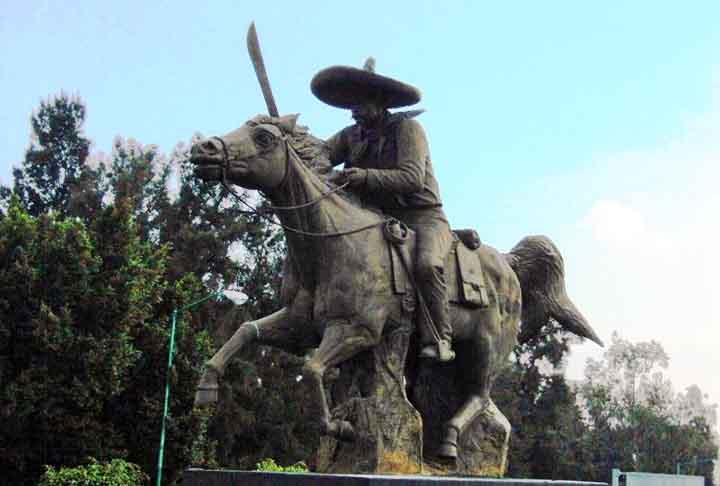 No dia 10 de abril de 1919, Emiliano Zapata foi assassinado aos 39 anos, ao cair em uma emboscada articulada pelo general Jesús Guajardo. 
