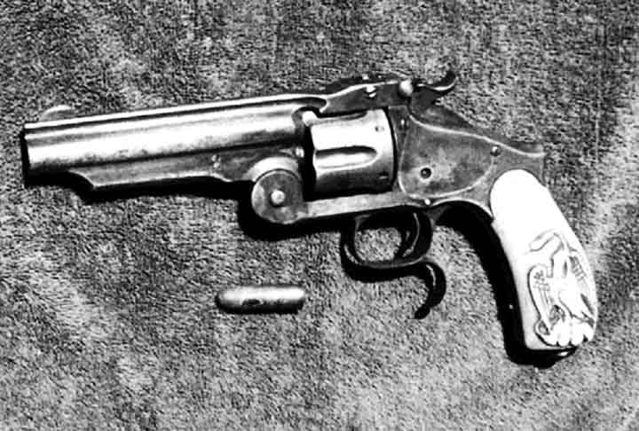 Em meio ao povoado de Chinameca, no estado de Morelo, o líder camponês foi alvejado por uma série de tiros e não resistiu. 
