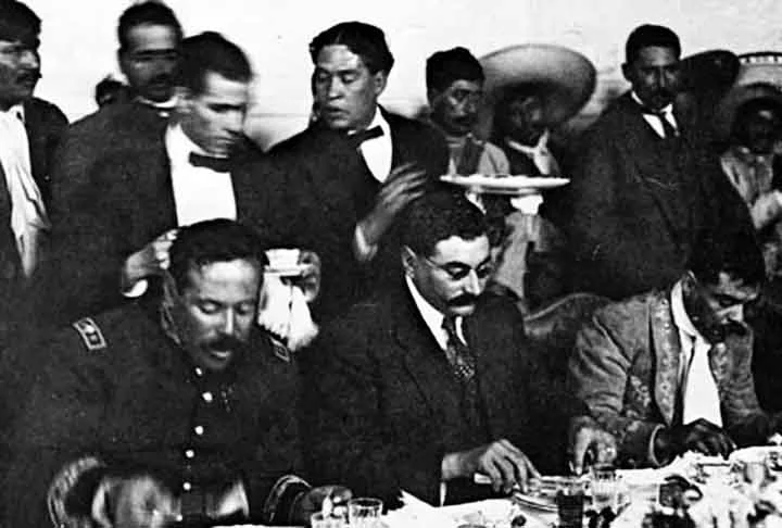 Zapata foi um dos líderes mais célebres da chamada Revolução Mexicana ao lado de Pancho Villa. 
