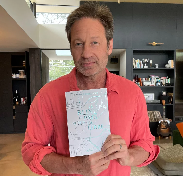 O ator David Duchovny faz 64 anos em 7/8/2024.  Famoso por interpretar o papel de Fox Mulder na clássica série 