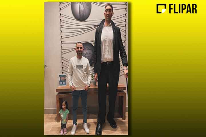 Sultan Kösen, de 2,51 metros, e Jyoti Amge, de 62,8 centímetros, posaram para fotos na Califórnia, na costa oeste dos Estados Unidos. 
