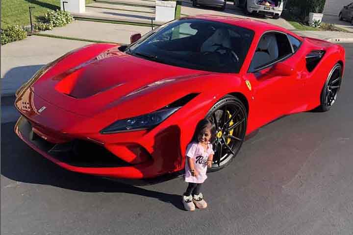 Jyoti Amge é portadora de um nanismo denominado acondroplasia, que limita o crescimento a um determinado ponto.