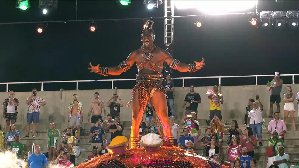 Exu é uma divindade frequentemente confundida com o Diabo. Por isso, a Grande Rio, no carnaval de 2023, tentou desmistificar a figura do orixá com o enredo  'Fala, Majeté! Sete chaves de Exu  O ator Demerson D'Alvaro interpretou Exu na comissão de frente e fez sucesso. 