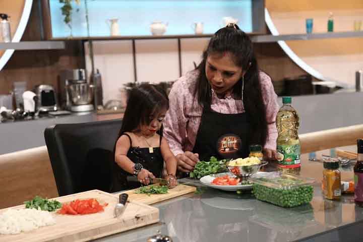 A estrela do Guinness também já participou de um programa especializado em culinária em TV da Romênia.