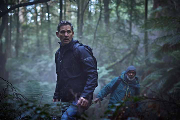 Quando cinco mulheres participam de um retiro corporativo e apenas quatro saem do outro lado, os agentes federais Aaron Falk e Carmen Cooper se aprofundam nas cordilheiras vitorianas para investigar na esperança de encontrar sua informante denunciante, Alice Russell. Bana interpreta Aaron Falk em The Dry 2: Força da Natureza (2024) .