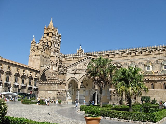 Catedral de Palermo - Dedicada à Assunção da Virgem Maria. Construída em 1185 na área onde ficava uma basílica bizantina anterior. 