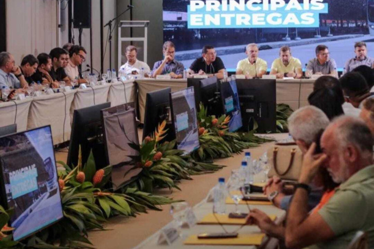 O prefeito de Fortaleza, José Sarto (PDT), em reunião da sua equipe de secretariado