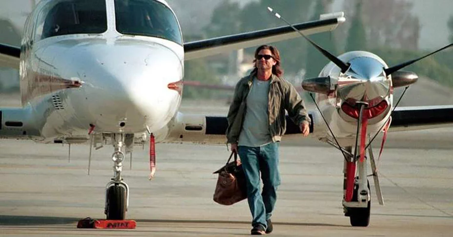 Com tantos talentos na cabine de aviões e helicópteros, resta agora desvendar o mistério testemunhado por Kurt Russel. Que luzes eram aquelas? Será que um dia saberemos? 