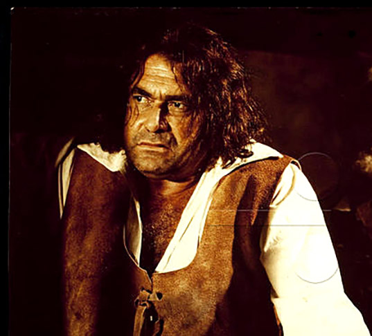 Maurício do Valle (caseiro de fazenda)  - O ator carioca morreu em 7/10/1994, aos 66 anos, em consequência de complicações da diabetes e de problemas cardíacos. Ele já havia amputado uma das pernas. E morreu no dia em que amputou a outra. 