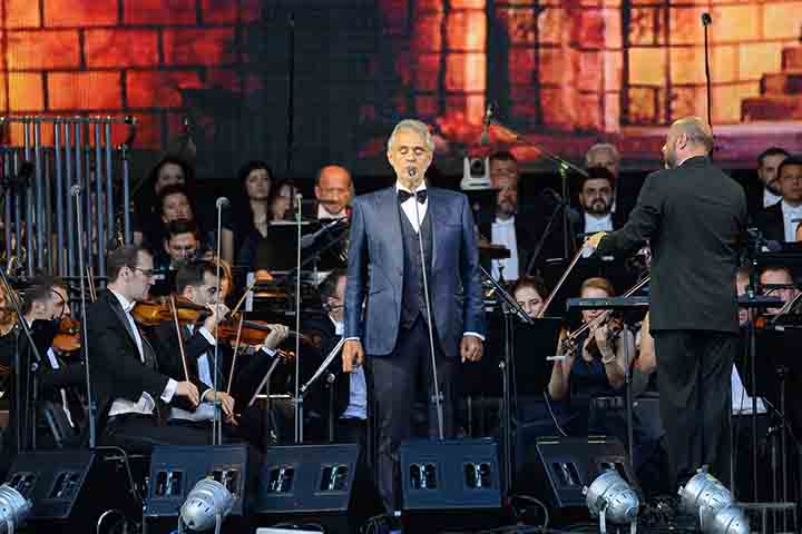 Bocelli fez apresentações na Arena BRB Mané Garrincha, em Brasília; e no Allianz Parque, em São Paulo.  E fez um recital intimista para cerca de 500 hóspedes no hotel Fairmont, em Copacabana, no Rio de Janeiro. 
