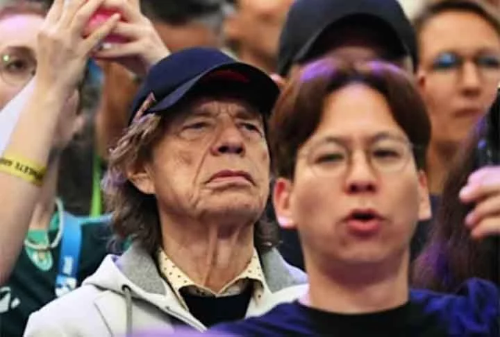 Conhecido também pelo meme de dar azar aos times e seleções que torce, Mick Jagger, sempre demonstrou que ama esportes e esteve em Paris. Aos 81, o vocalista da banda The Rolling Stones esbanjou vitalidade ao marcar presença em mais uma Olimpíadas.