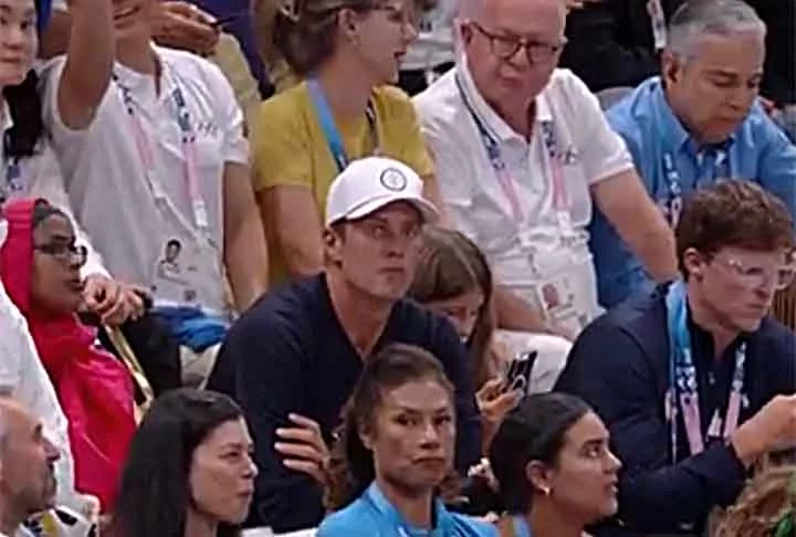 Tom Brady, o maior jogador da história da NFL, que também é craque nos negócios, esteve presente nos Jogos Olímpicos de Paris e acompanhou algumas competições. 