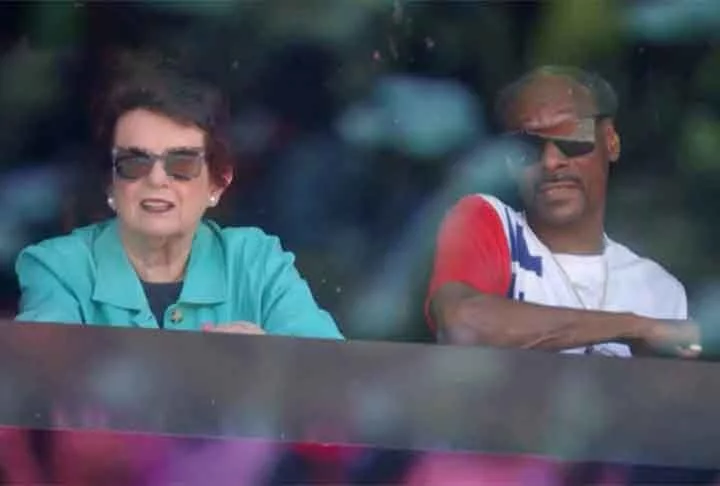 A aclamada tenista Billie Jean King acompanhou Snoop Dog durante algumas partidas do esporte, que consagrou Djokovic, depois da vitória sobre Alcaraz. 