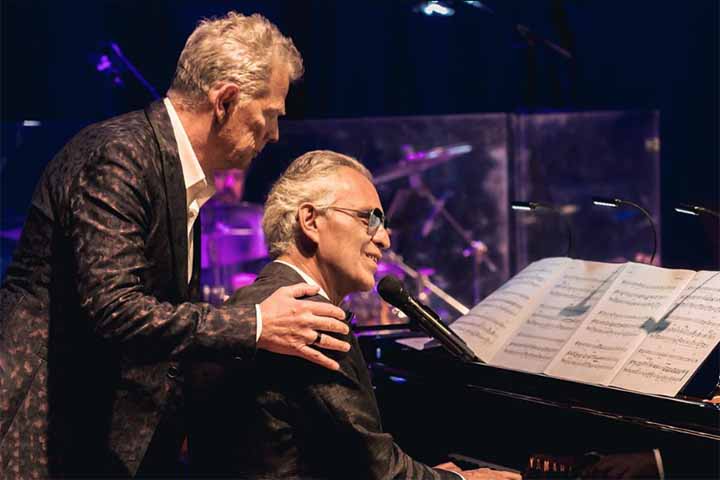 O cantor também exibiu sua arte para quatro presidentes dos Estados Unidos, três papas e para a família real britânica. 
