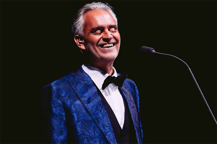 O sucesso estrondoso, porém, viria com a canção “Con Te Partirò”, que tornou-se uma música indispensável nas apresentações de Bocelli.

