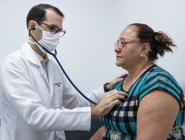 FORTALEZA, CEARÁ, BRASIL, 10-08-2024: Prefeitura realiza mutirão de saúde para detectar doenças cardiovasculare no Posto de saúde Pio XII.  (Foto: Samuel Setubal/ O Povo)